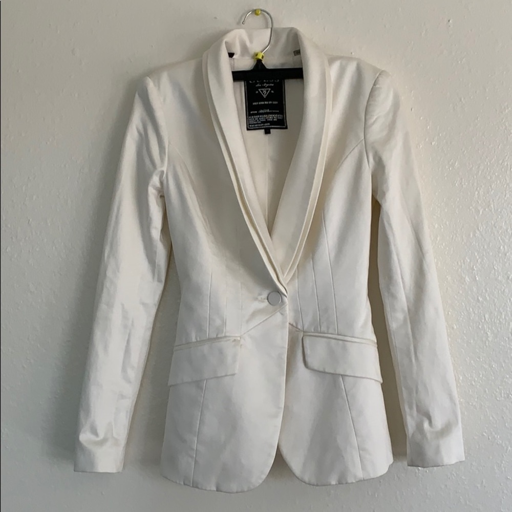 White fitted jacket